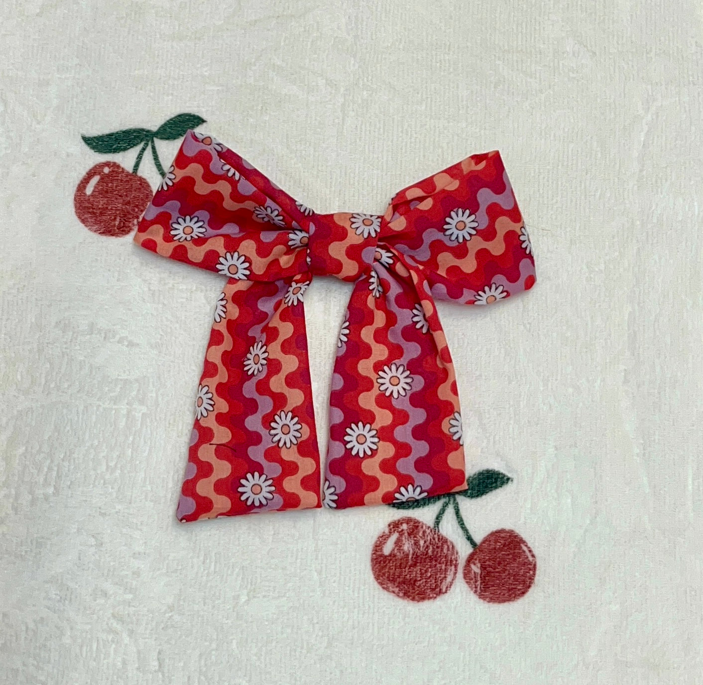 Love Potion #25 Daisy print bow